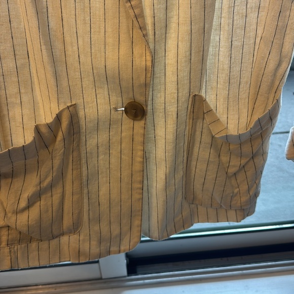 Linen Blazer - Picture 3 of 3